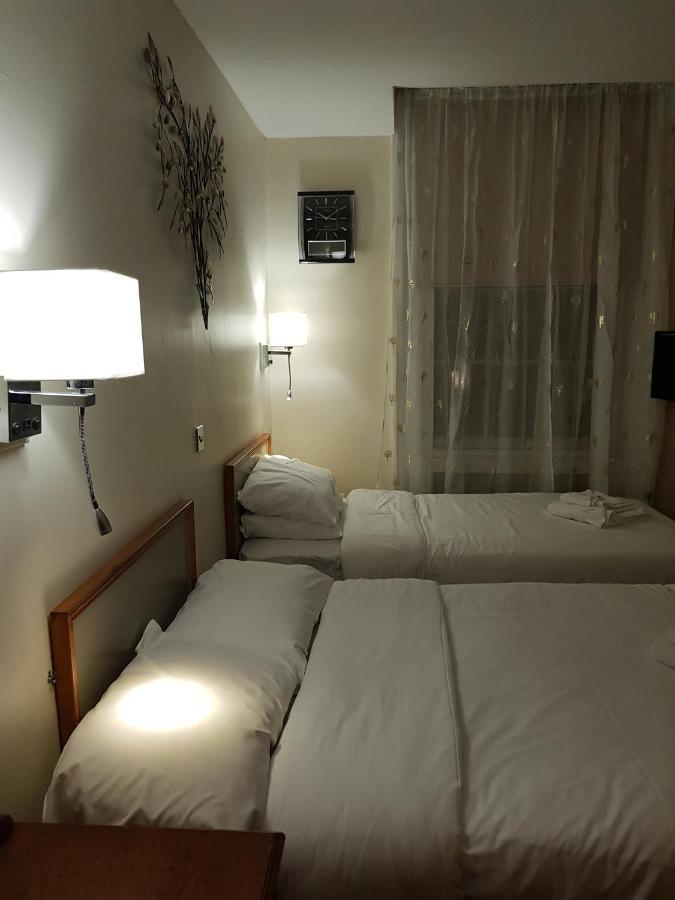 Linden Tree Bed & Breakfast Gloucester Exterior photo